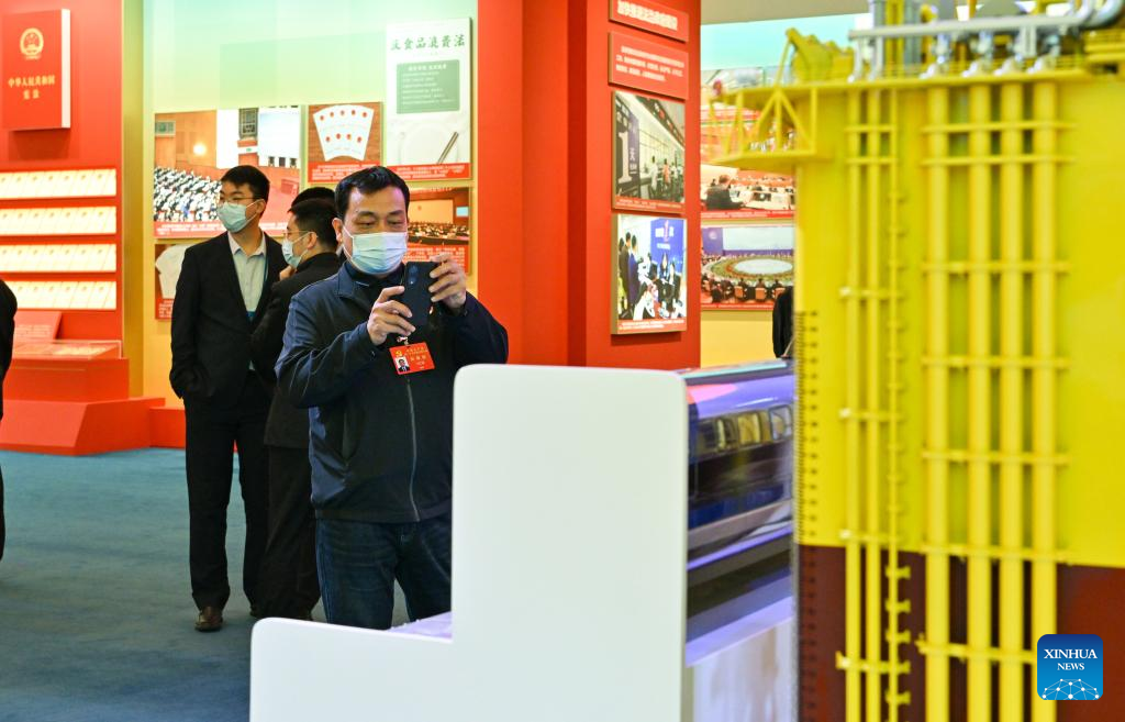 Delegates to 20th CPC National Congress visit exhibition themed 