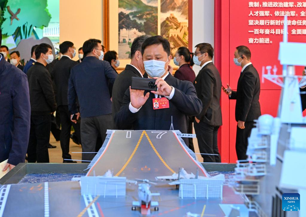 Delegates to 20th CPC National Congress visit exhibition themed 