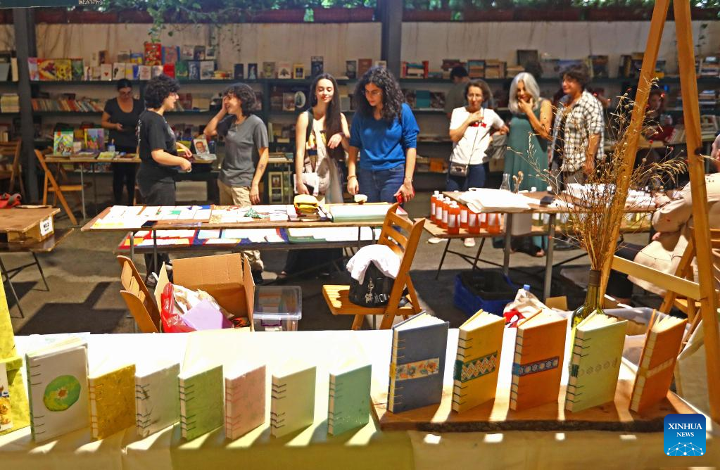 Feature: Passionate readers scout for affordable deals at Beirut book fair