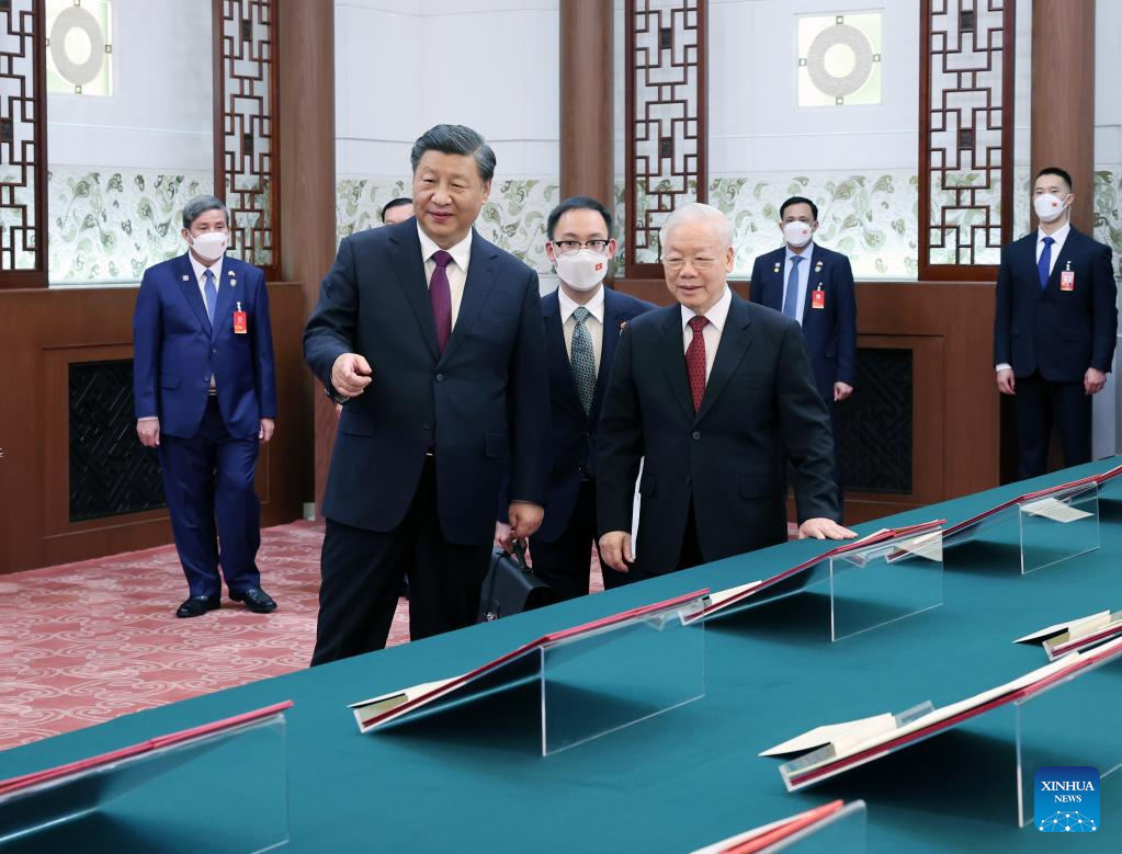 Xi holds talks with Vietnam's communist party chief