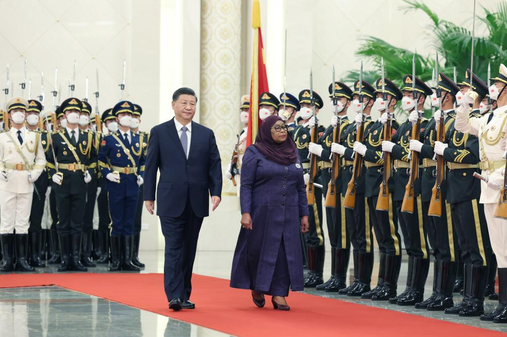 Xi holds talks with Tanzanian president