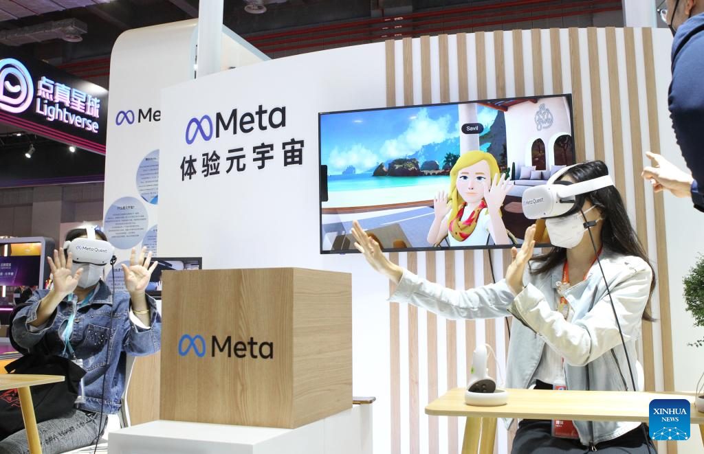 High-tech products and technologies exhibited during 5th CIIE