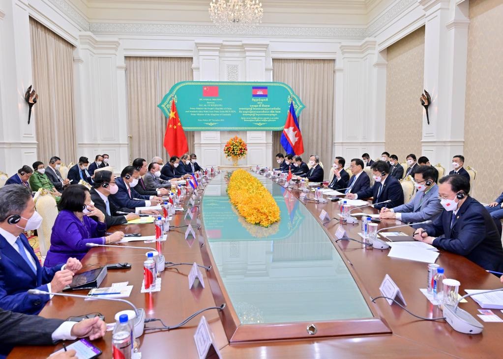 Chinese premier holds talks with Cambodian PM on strengthening bilateral cooperation