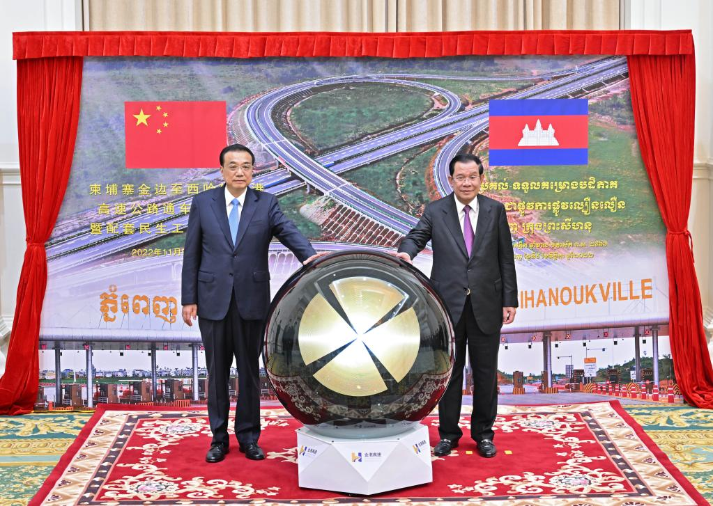 Chinese premier holds talks with Cambodian PM on strengthening bilateral cooperation