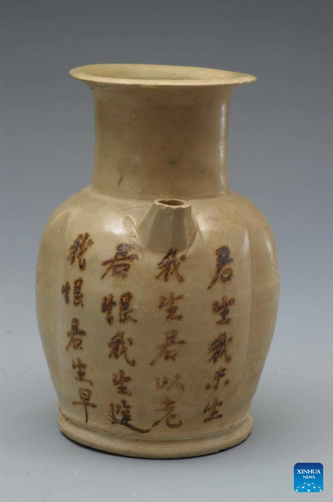 Tang Dynasty bowl with newly found poem on display in Hunan