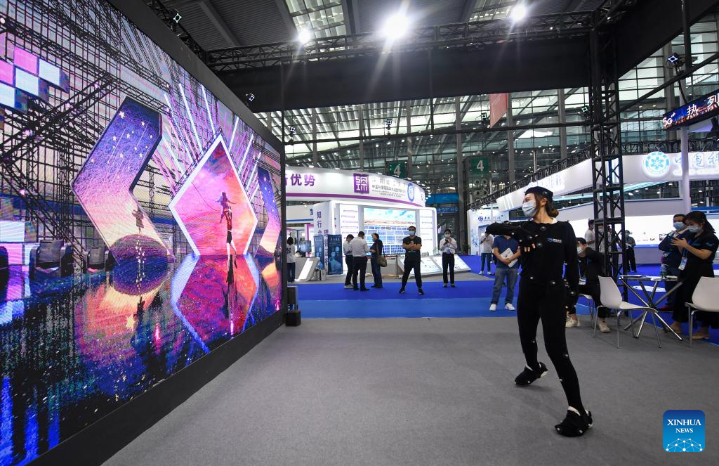 Over 5,600 exhibitors attend China Hi-Tech Fair in Shenzhen