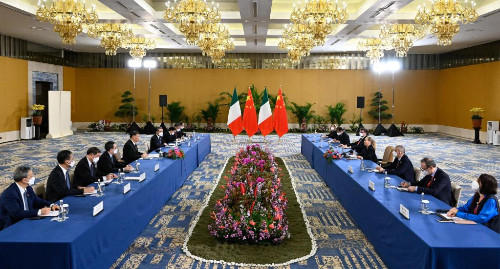Xi meets Italian PM Meloni