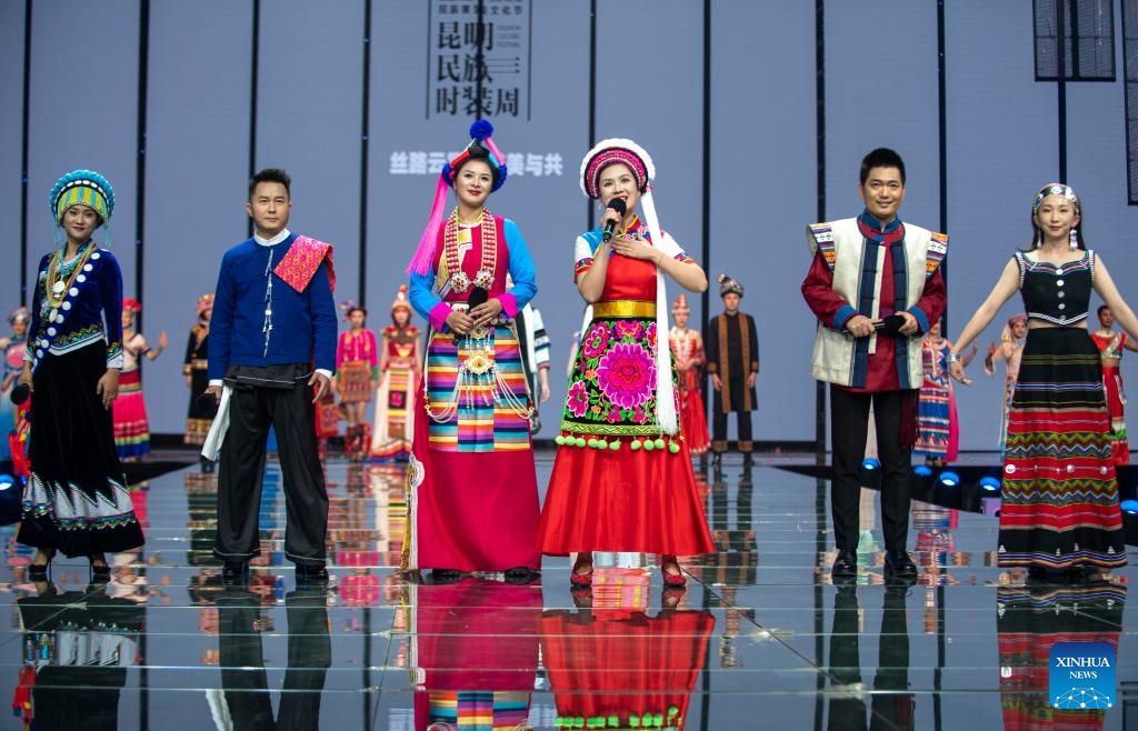 Ethnic clothing festival held in Kunming, SW China's Yunnan