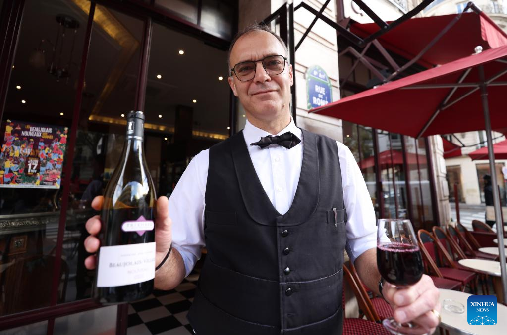New Beaujolais Nouveau released at alcohol boutique in Paris