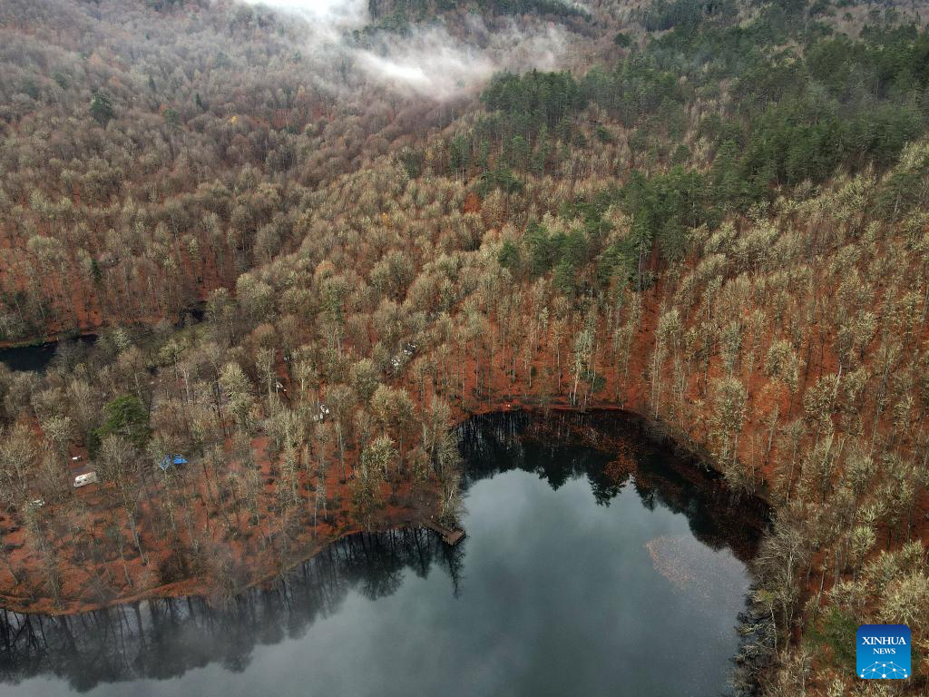 Autumn scenery of Yedigoller National Park in Türkiye