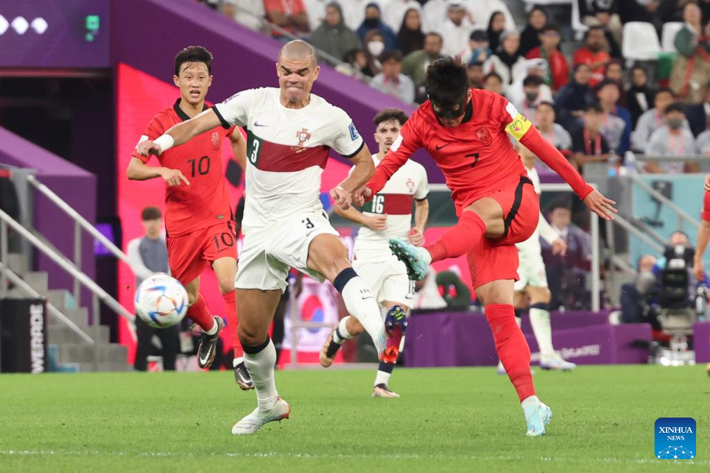 Hwang scores late winner, S. Korea beat Portugal and join last 16