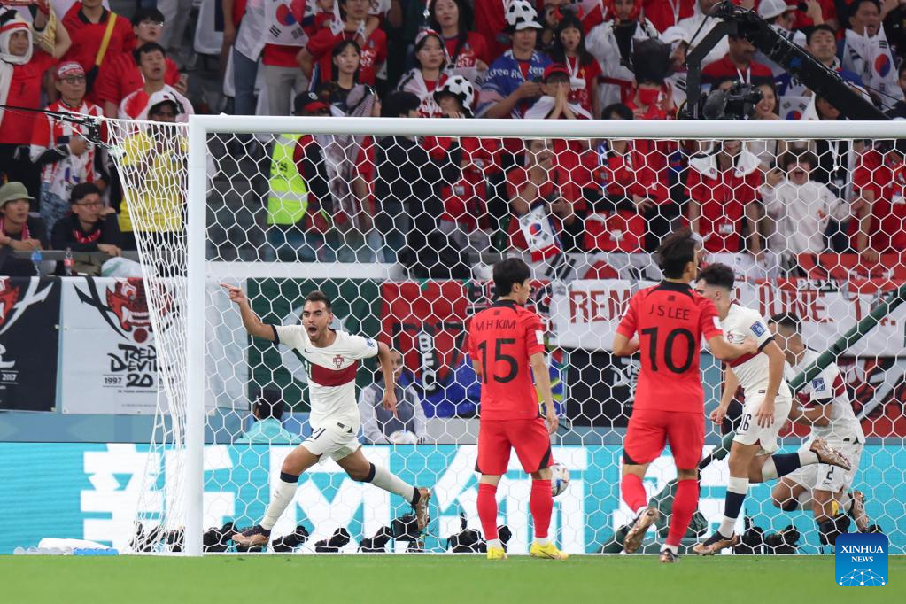 Hwang scores late winner, S. Korea beat Portugal and join last 16