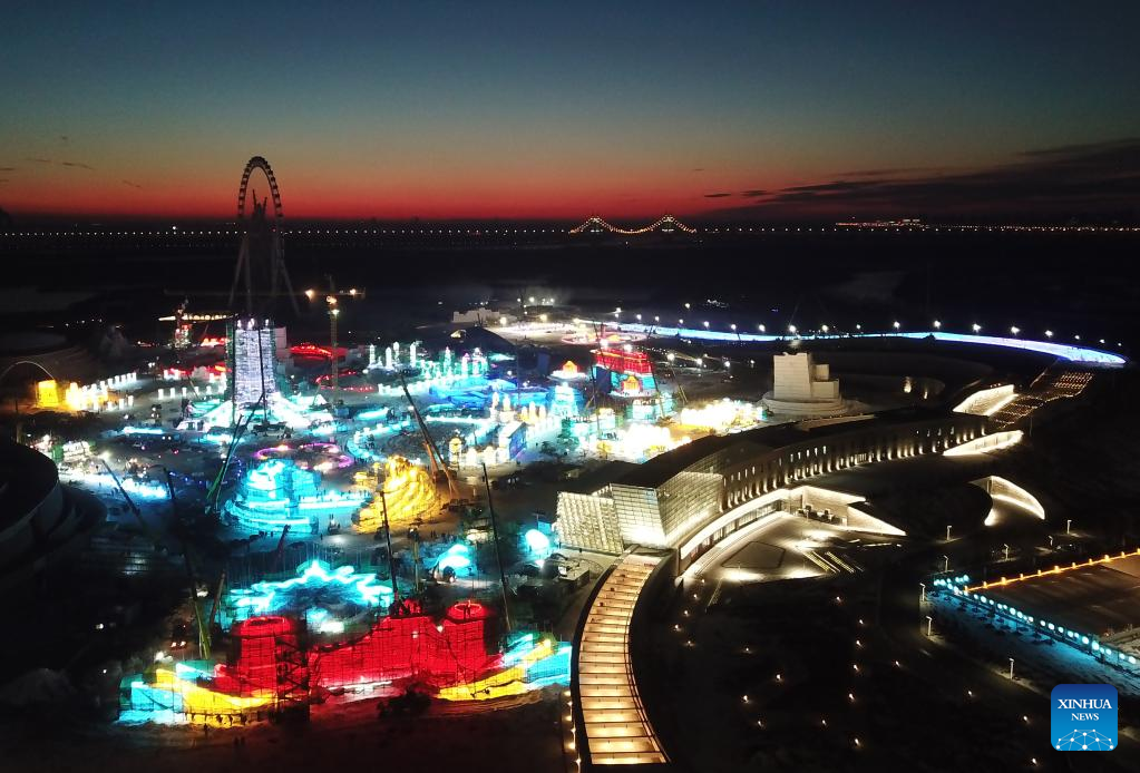 NE China's Harbin Ice-Snow World under construction