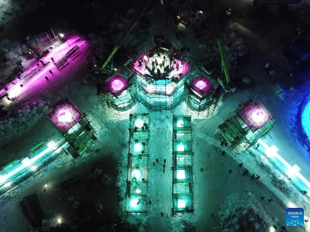 NE China's Harbin Ice-Snow World under construction