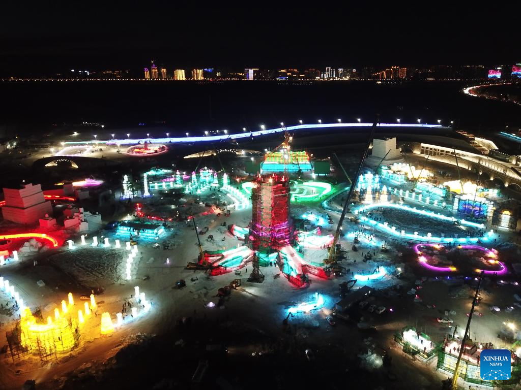 NE China's Harbin Ice-Snow World under construction