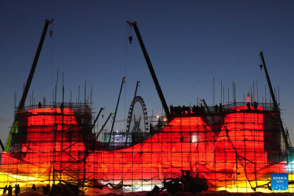 NE China's Harbin Ice-Snow World under construction