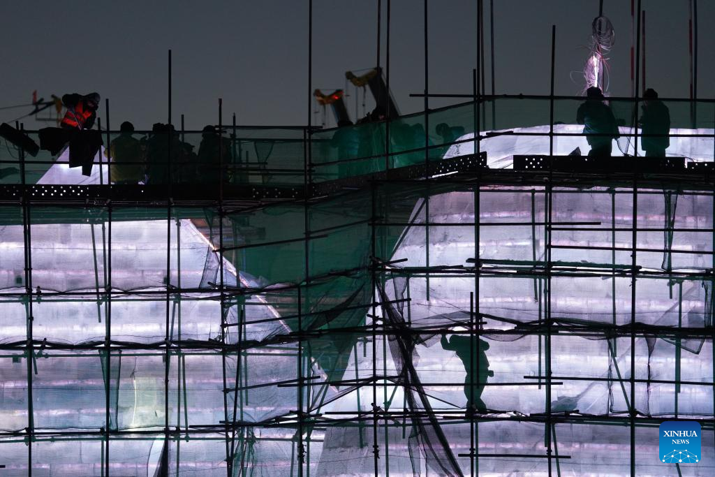 NE China's Harbin Ice-Snow World under construction