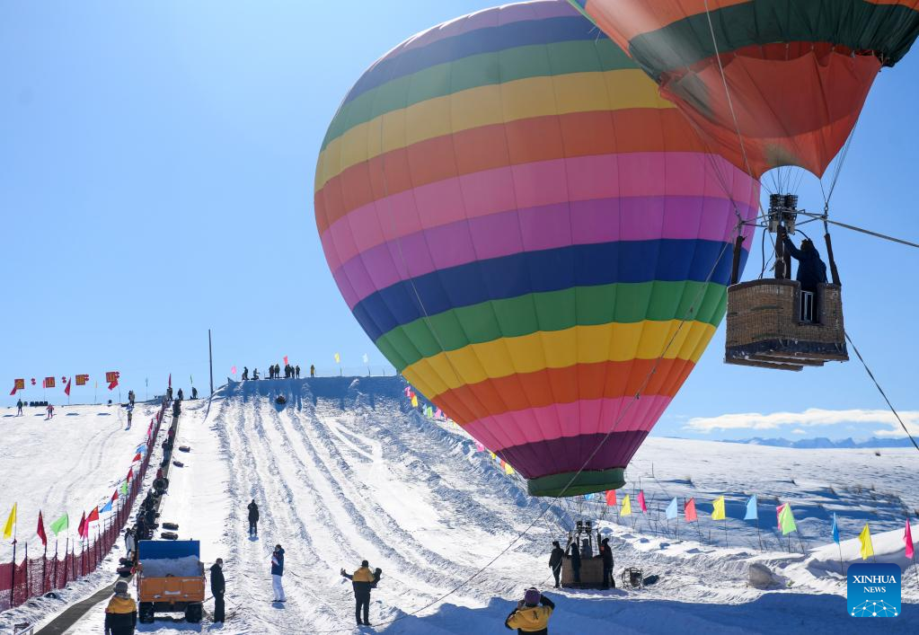 Second snow and ice tourism carnival kicks off in Mori, Xinjiang