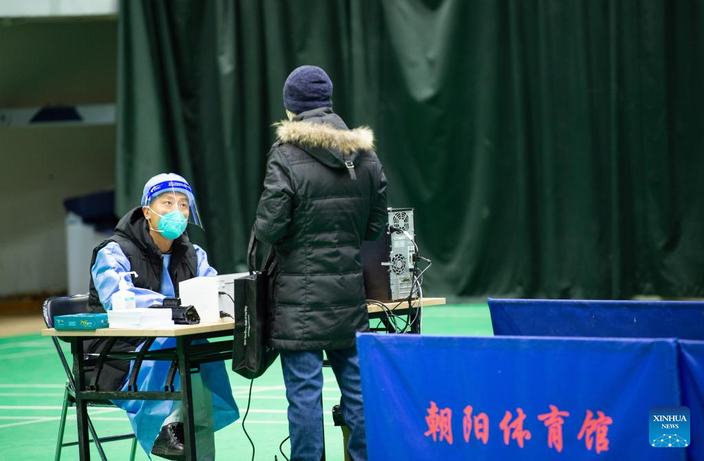 Hospitals in Beijing set up makeshift fever clinics to provide medical services