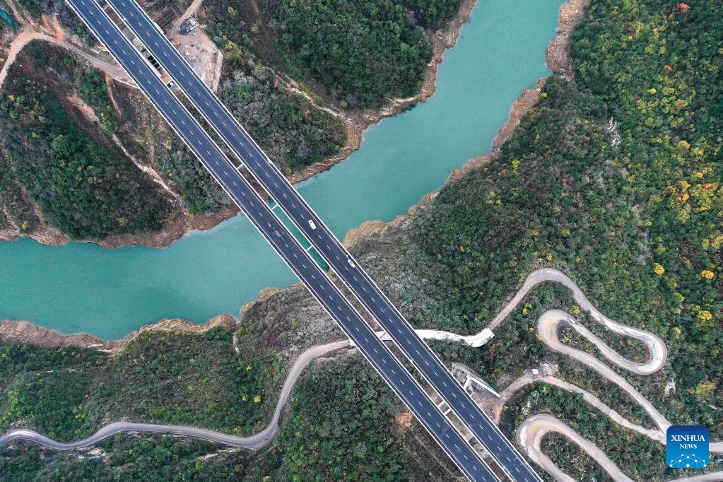Ganxi grand bridge in SW China opens to traffic