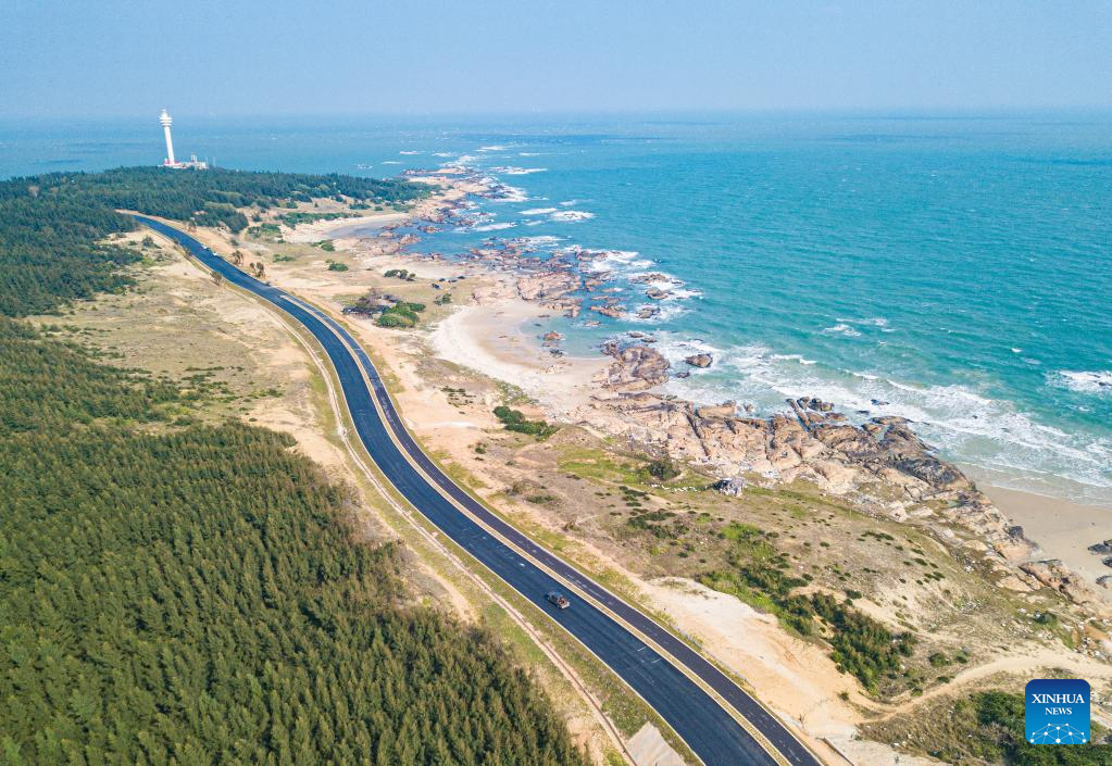 Round-the-island sightseeing highway in S China's Hainan under construction