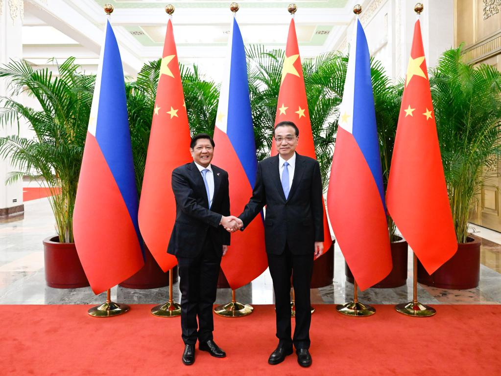 Chinese premier meets Philippine president in Beijing