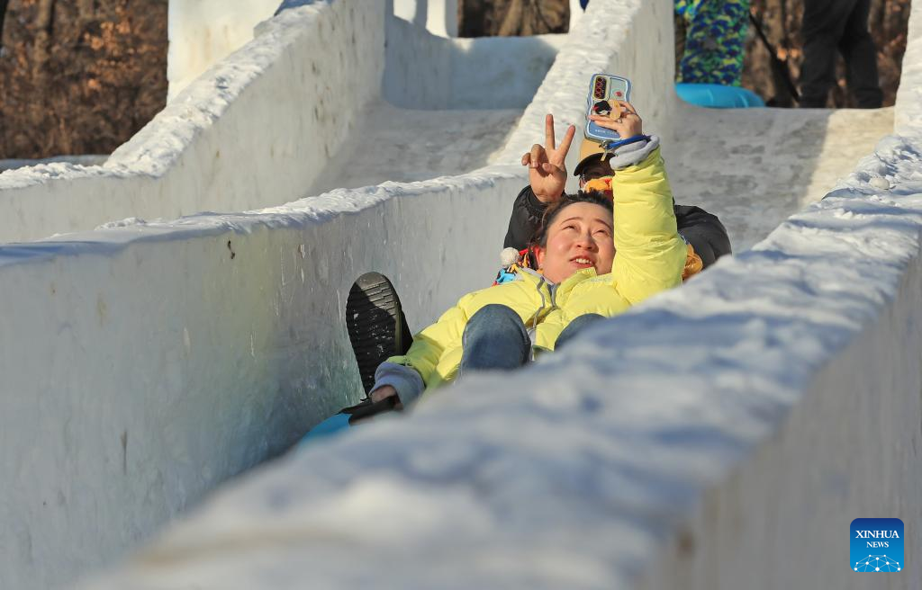Liaoning witnesses booming tourism income with variety of ice-snow tourism activities