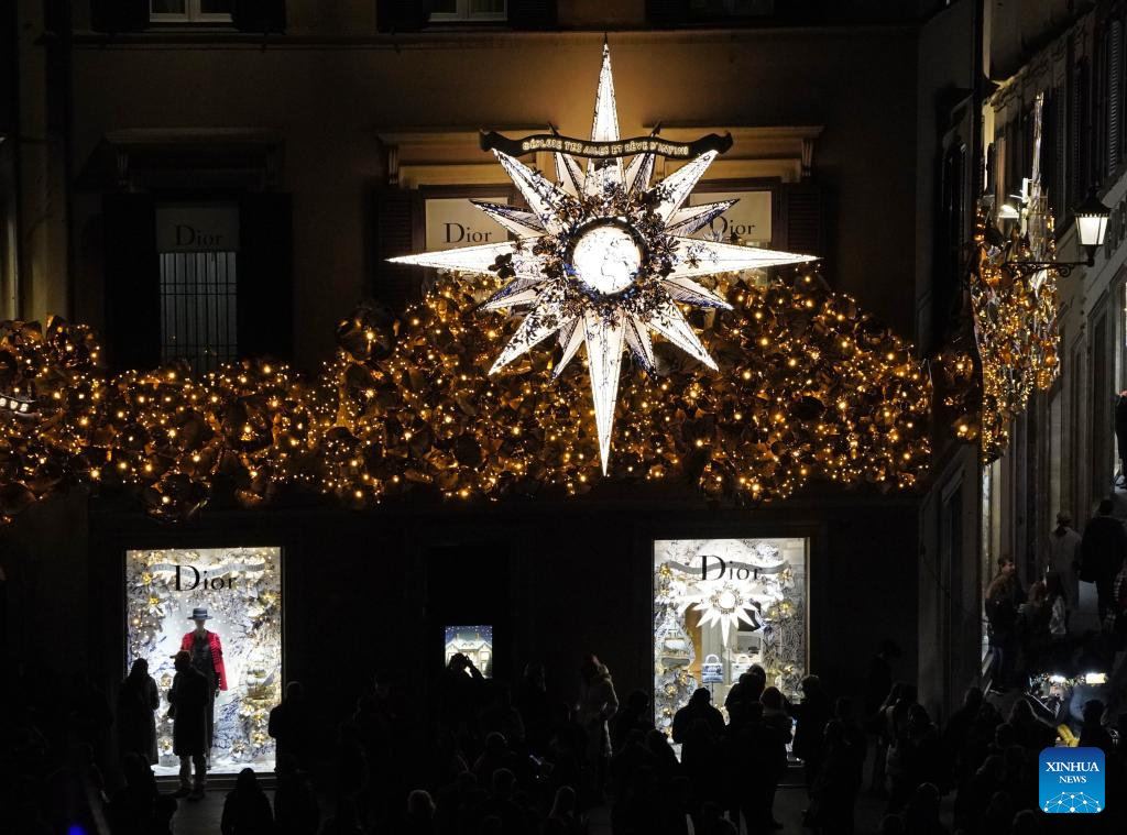 In pics: festive atmosphere in Rome ahead of New Year