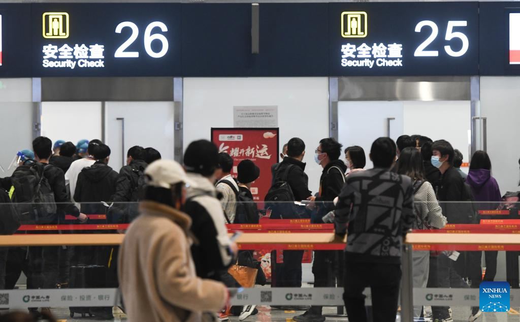 A glimpse of Spring Festival travel rush across China