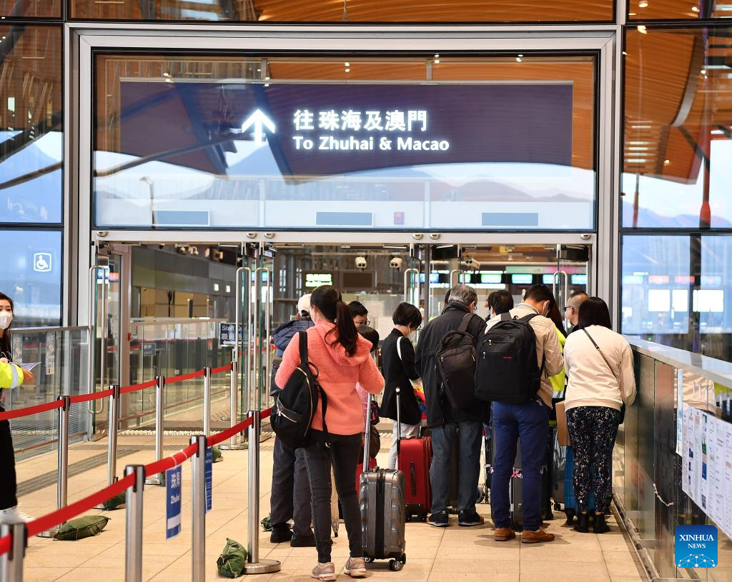 Normal travel between mainland, Hong Kong resumes with border reopening
