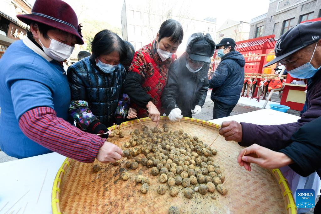 Shopping festival kicks off to warm up for upcoming Chinese Lunar New Year in Hangzhou City, E China