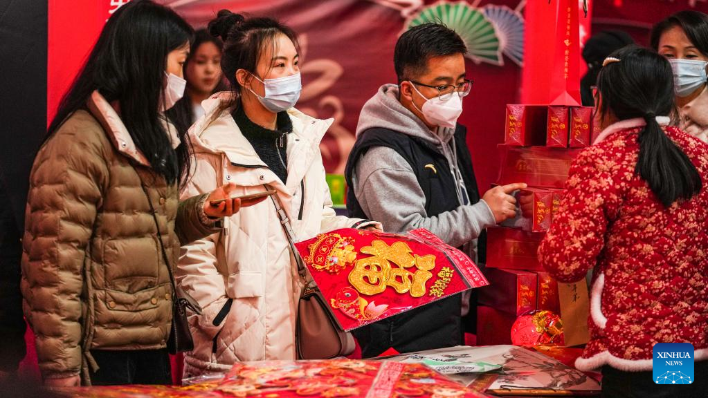 People prepare for upcoming Spring Festival across China