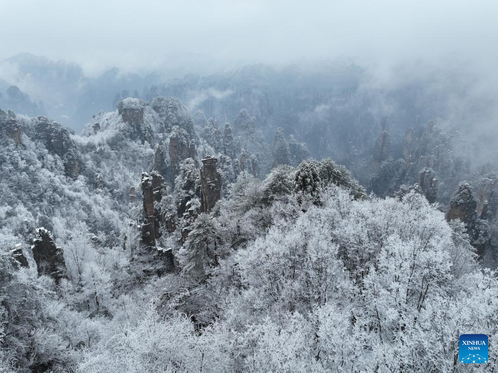 In pics: snow-covered Tianzi Mountain in Zhangjiajie, C China's Hunan