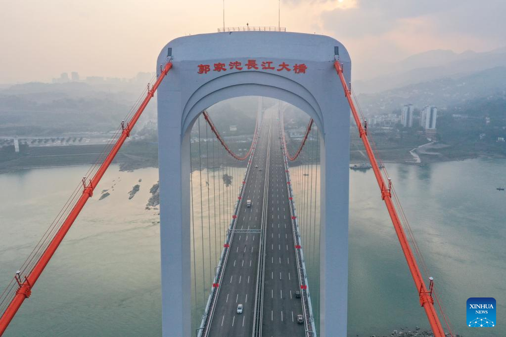 Guojiatuo Yangtze River Bridge opens to traffic in China's Chongqing