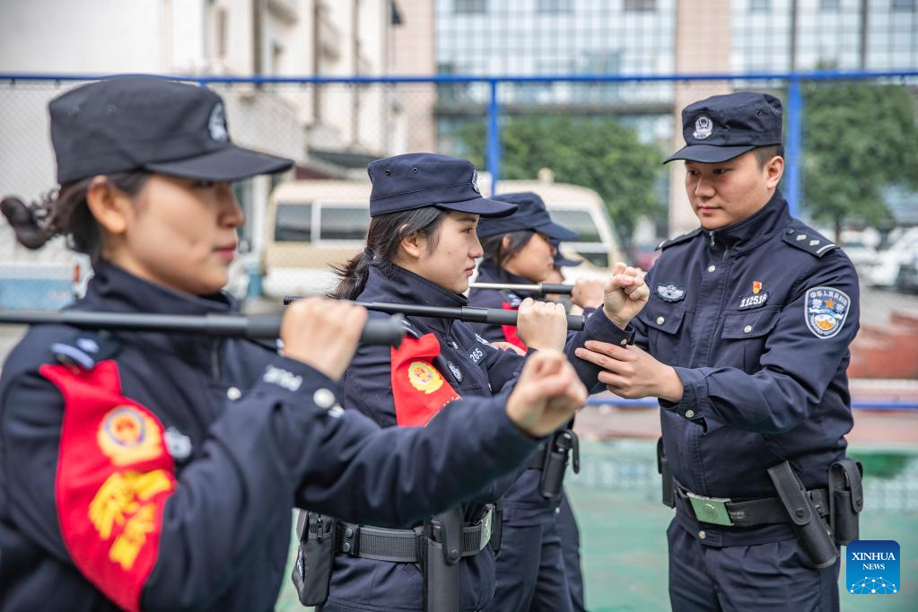 Pic story: female railway police officer unit in Chongqing, SW China