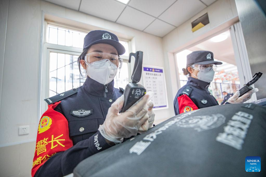 Pic story: female railway police officer unit in Chongqing, SW China