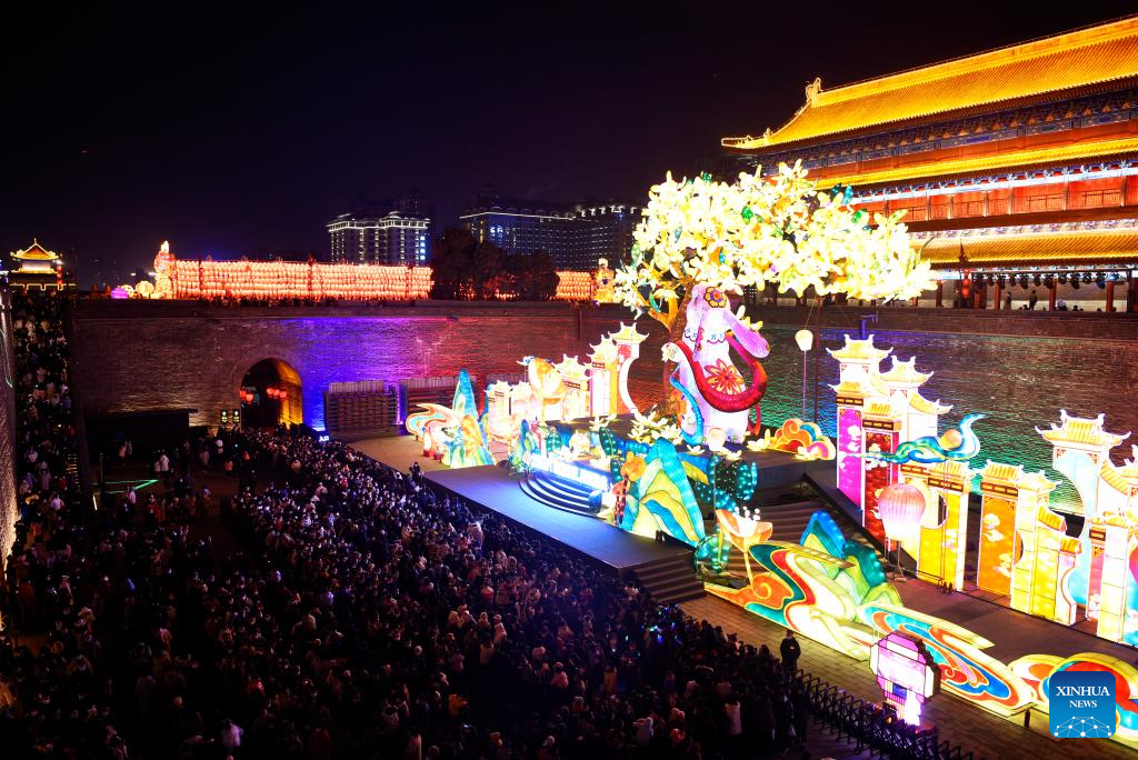 People visit lantern festival at ancient city wall in Xi'an, Shaanxi