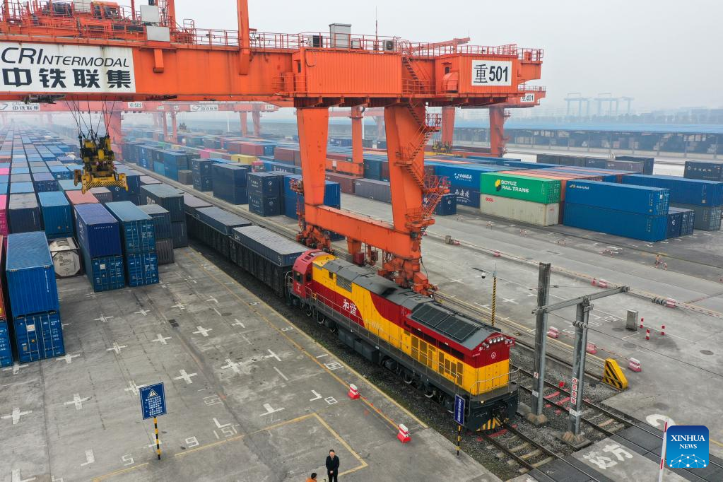 Chongqing 's first outbound cargo train of Land-Sea Trade Corridor in Year of Rabbit leaves for Qinzhou port