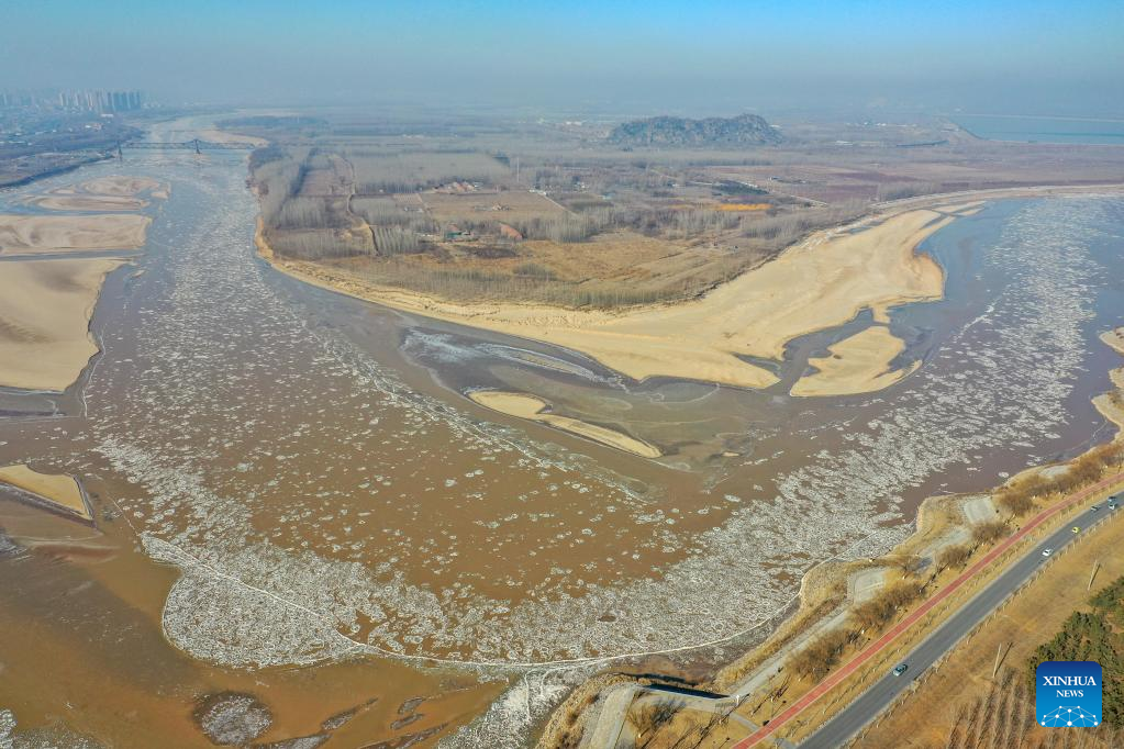 Segment of Yellow River in Jinan witnesses ice jam scenes