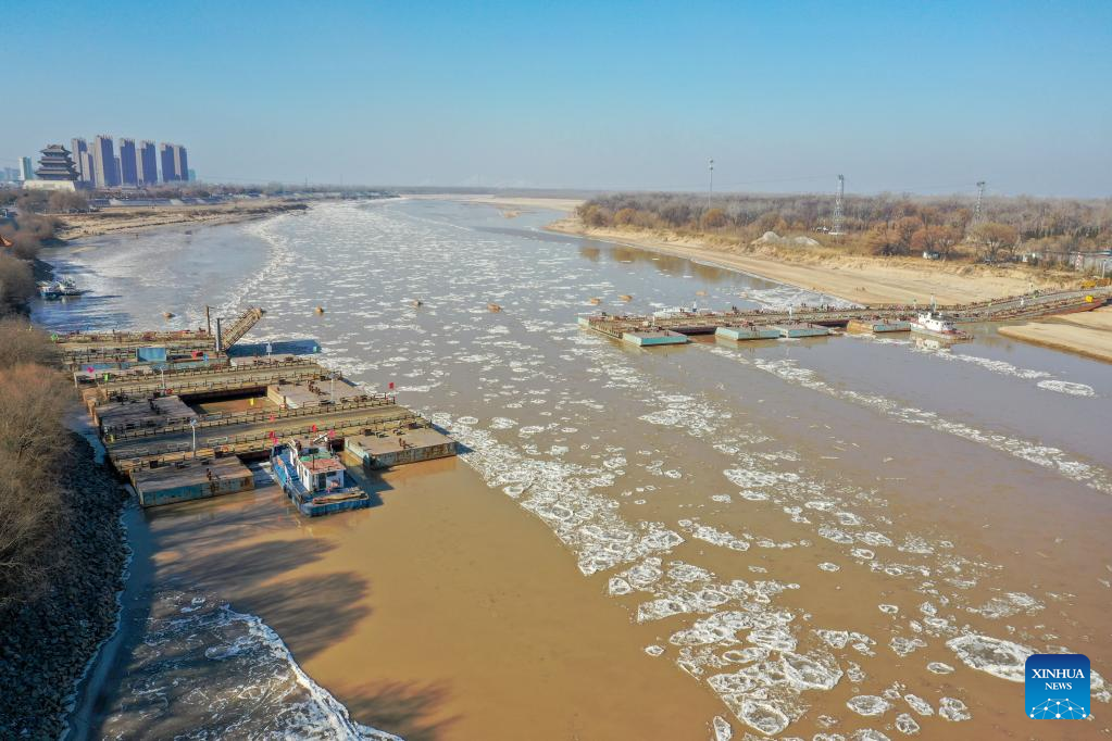 Segment of Yellow River in Jinan witnesses ice jam scenes