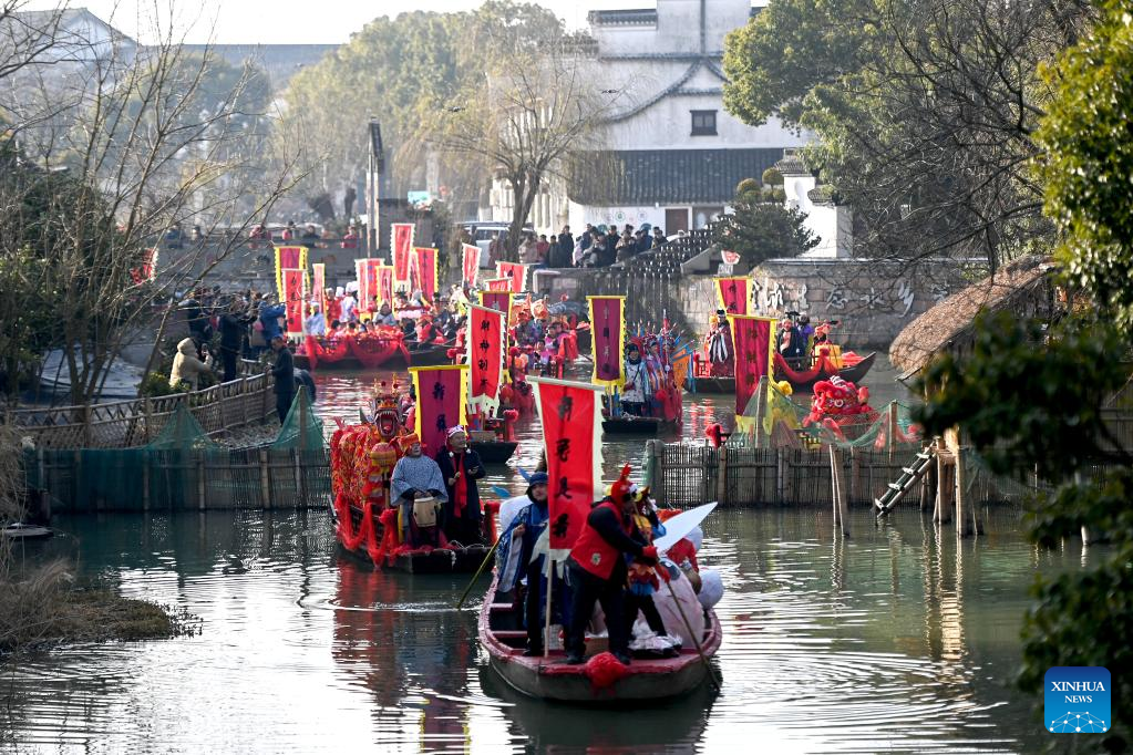 Ceremonies held to welcome God of Wealth across China