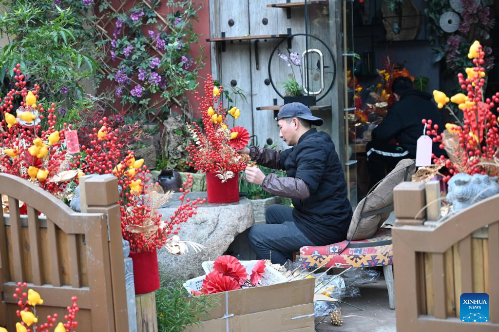 Across China: Chinese New Year flowers gain traction in Chongqing