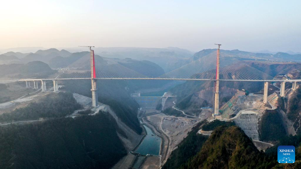 Longlihe Bridge under construction in Longli County, SW China