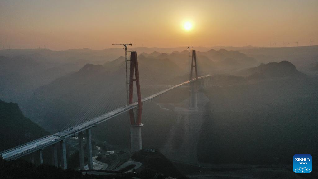 Longlihe Bridge under construction in Longli County, SW China