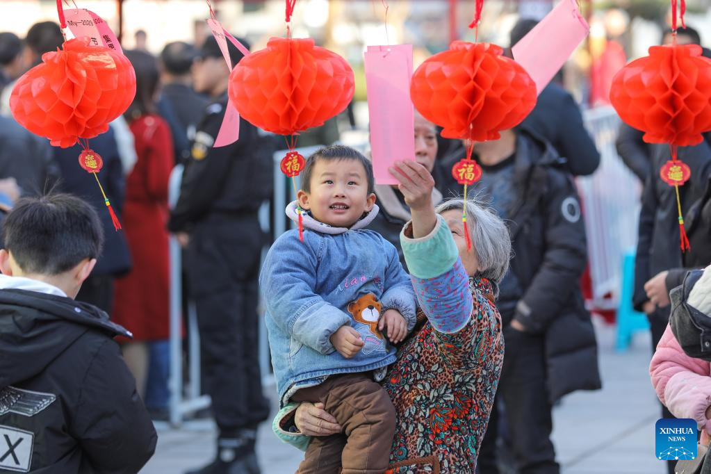 Activities held to celebrate upcoming Latern Festival across China