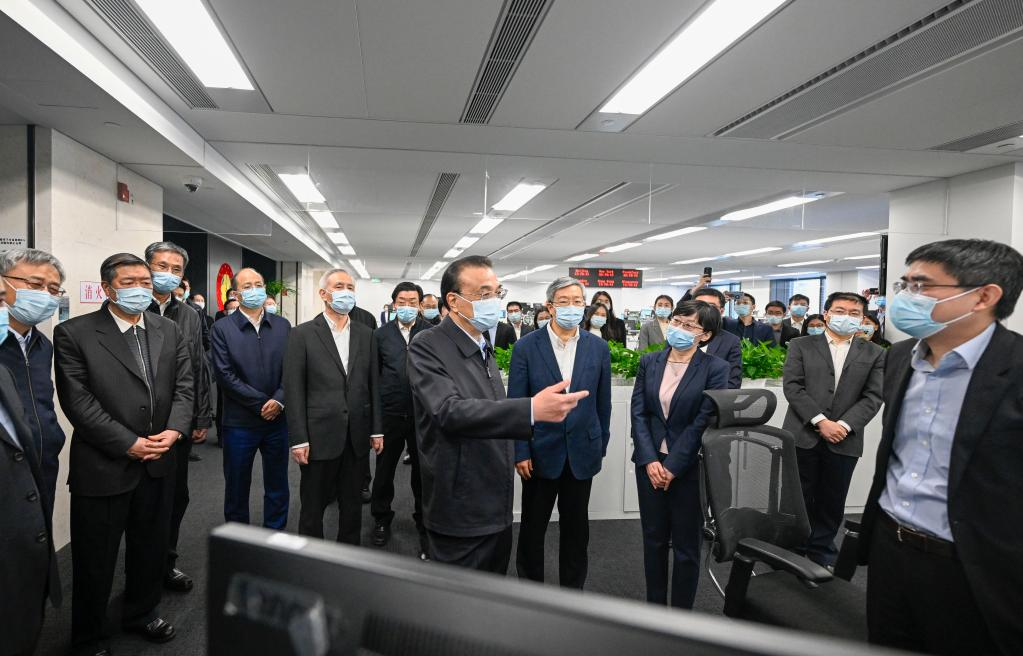 Chinese premier stresses enhancing role of finance in stabilizing macroeconomy