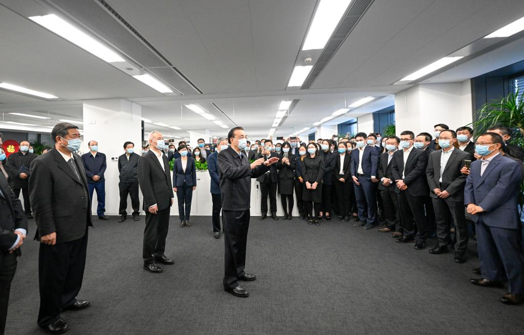 Chinese premier stresses enhancing role of finance in stabilizing macroeconomy
