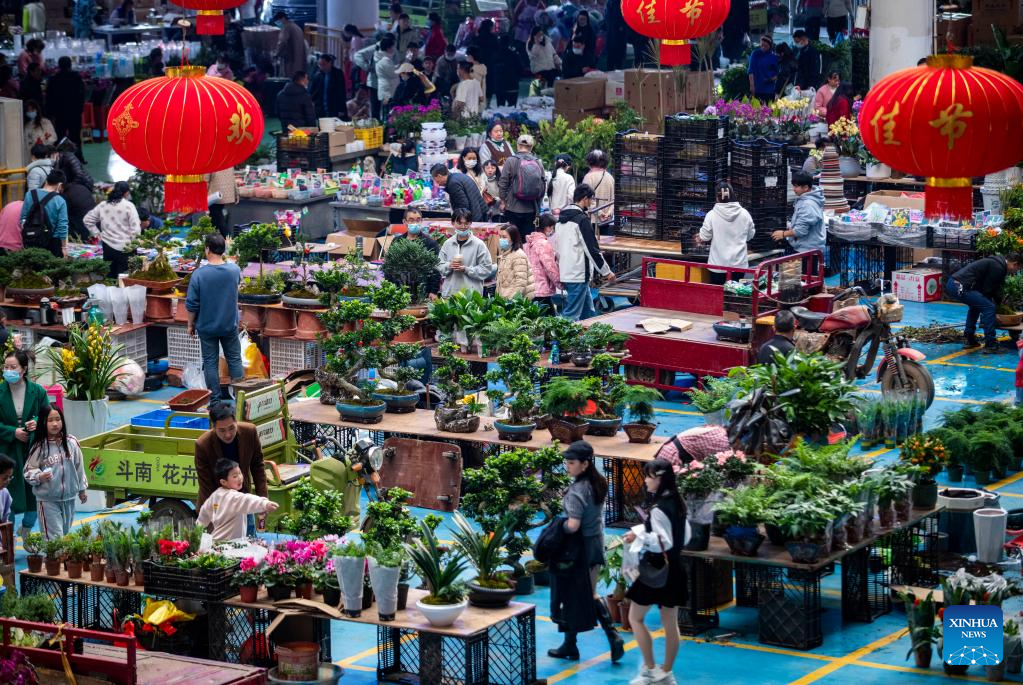 Kunming Dounan Flower Market, largest fresh cut flower trading market in Asia