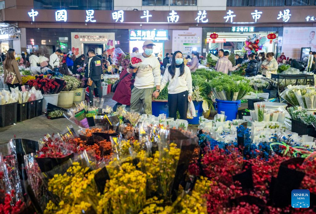 Kunming Dounan Flower Market, largest fresh cut flower trading market in Asia