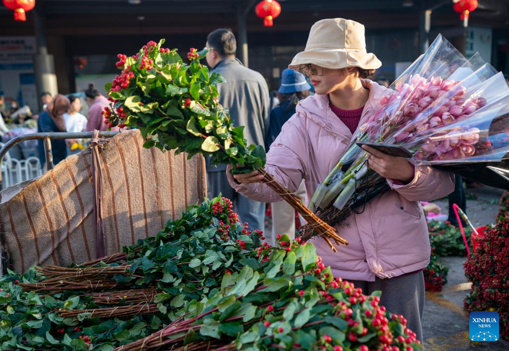 Kunming Dounan Flower Market, largest fresh cut flower trading market in Asia